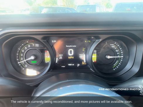 Used 2025 Jeep Wrangler Unlimited Sahara w/ Safety Group AWD/4WD image 16
