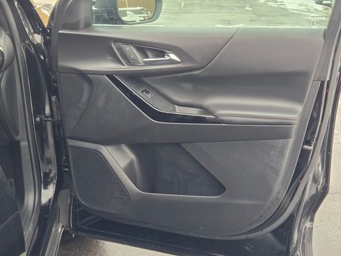 Used 2025 Chevrolet Equinox LT w/ Safety and Technology Package FWD image 5