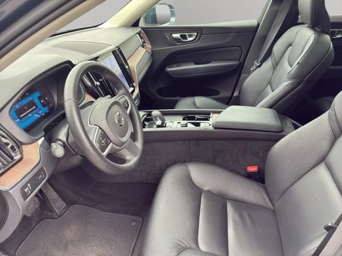 Used 2022 Volvo XC60 B5 Momentum AWD/4WD image 14