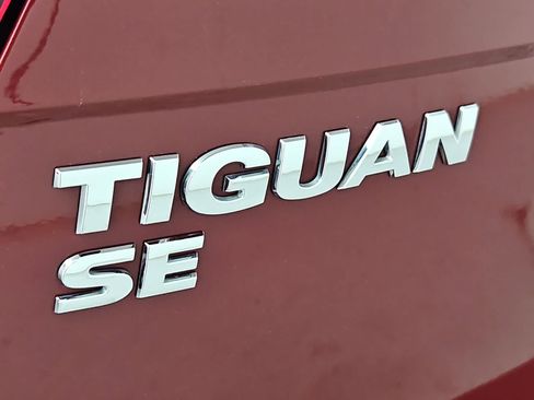 Used 2021 Volkswagen Tiguan SE AWD/4WD image 12