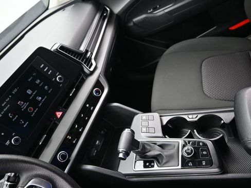 Used 2025 Kia Sportage LX image 18