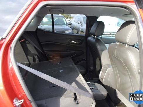 Used 2024 Chevrolet Trax LT w/ LT Convenience Package image 34