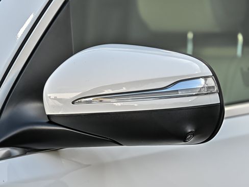 Used 2025 Mercedes-Benz GLS 450 4MATIC image 9