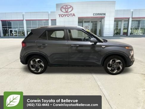 Used 2025 Hyundai Venue SEL image 6