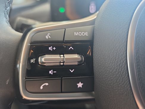 Used 2026 Kia Carnival EX FWD image 24