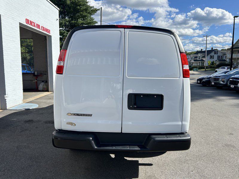 Used 2026 Chevrolet Express 2500 RWD image 6