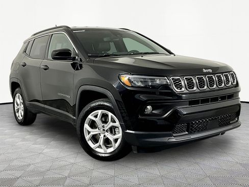 Used 2024 Jeep Compass Latitude AWD/4WD image 3