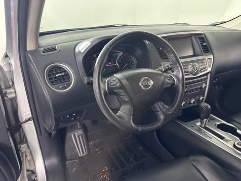 Used 2020 Nissan Pathfinder SL AWD/4WD image 17