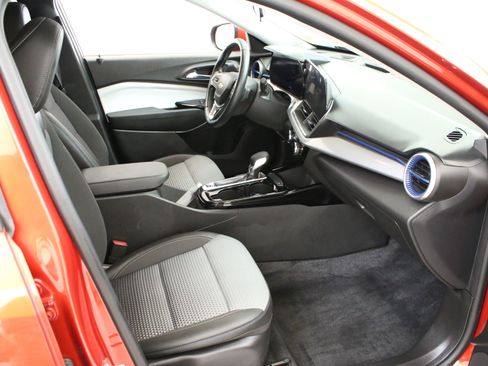 Used 2024 Chevrolet Trax LT w/ Driver Confidence Package FWD image 30