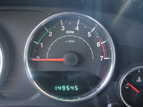 Used 2011 Jeep Wrangler Sahara AWD/4WD image 40