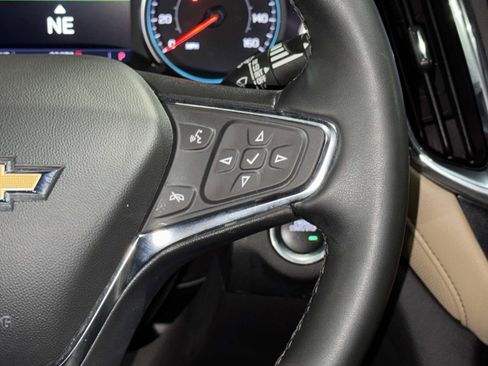 Used 2024 Chevrolet Equinox Premier image 9