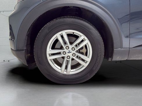 Certified 2024 Ford Explorer XLT RWD image 32