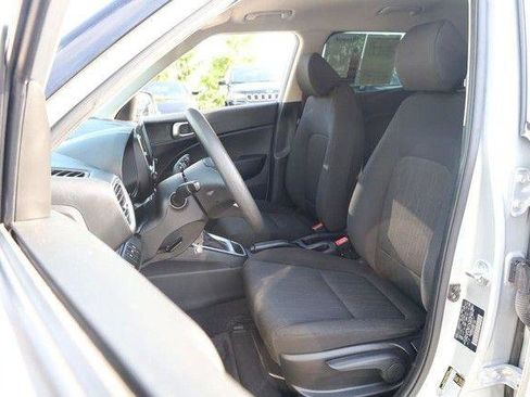 Used 2021 Hyundai Venue SE FWD image 8