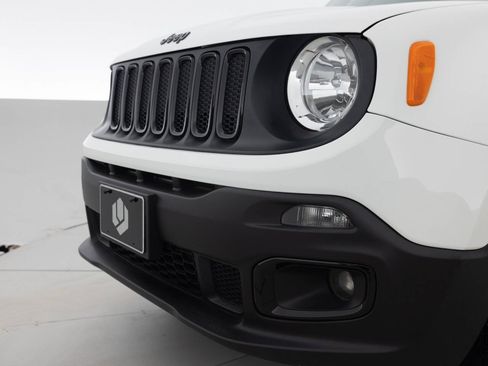 Used 2018 Jeep Renegade Altitude w/ UConnect 8.4 Nav Group AWD/4WD image 15