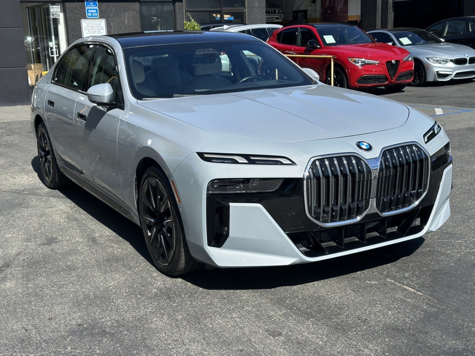 Used 2023 BMW 760i xDrive w/ Luxury Rear Seating Package AWD/4WD image 5