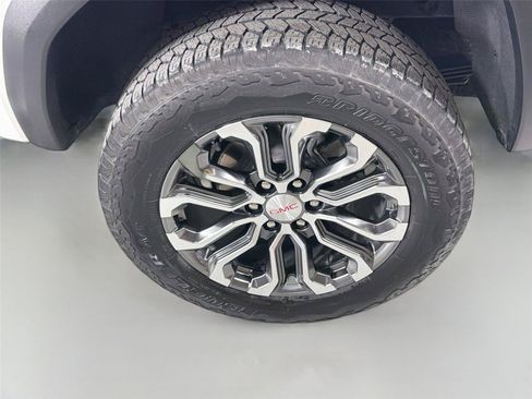 Used 2024 GMC Canyon Denali AWD/4WD image 31
