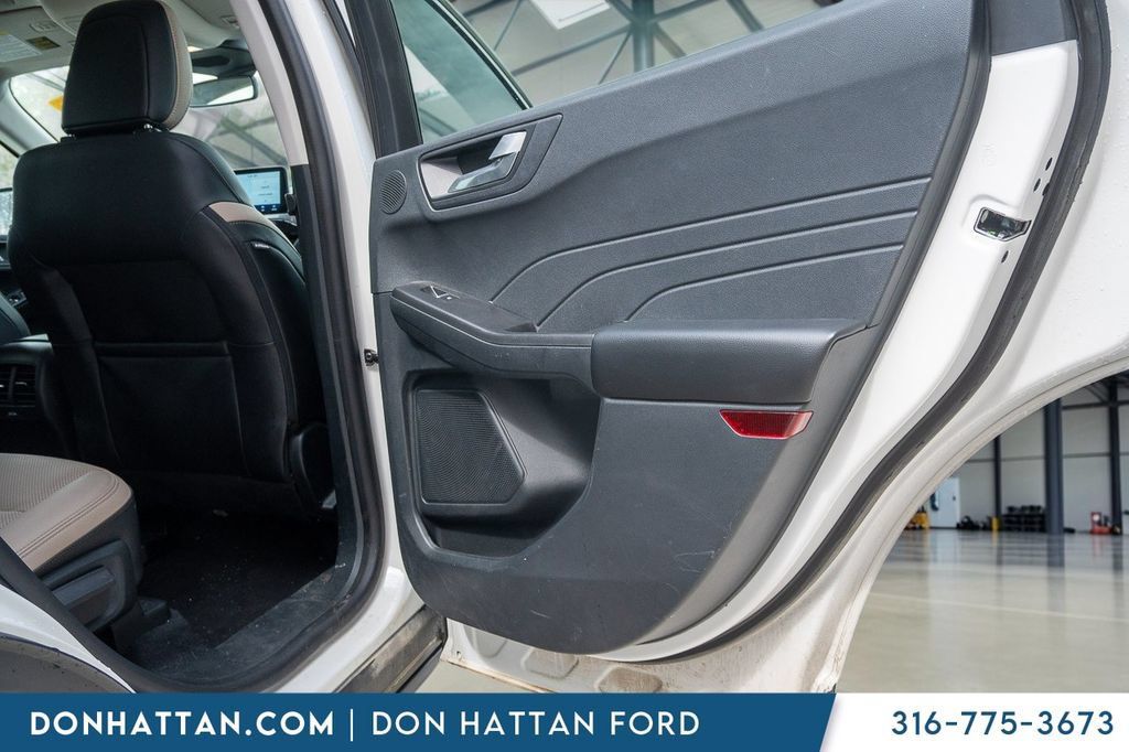 Used 2021 Ford Escape Titanium AWD/4WD image 18