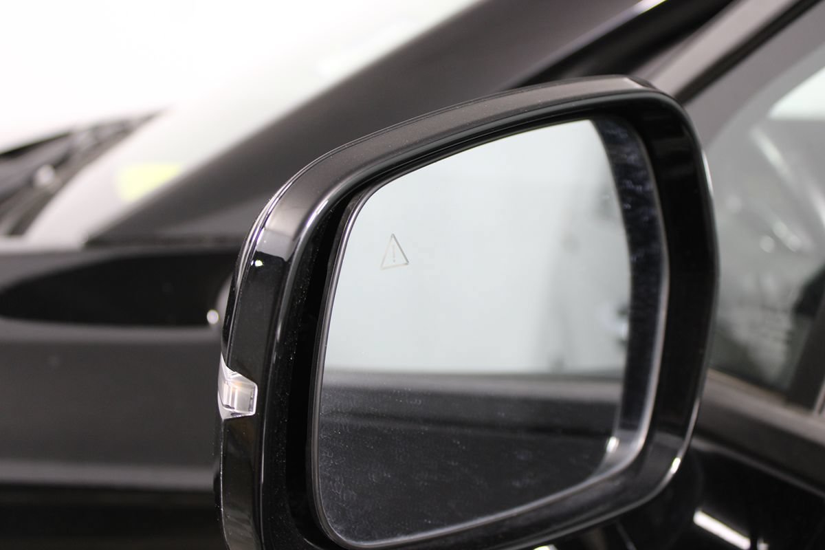 Used 2025 Kia Carnival FWD image 8
