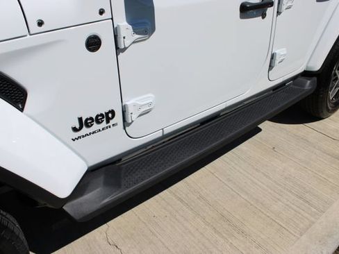 New 2026 Jeep Wrangler Unlimited Sahara AWD/4WD image 13
