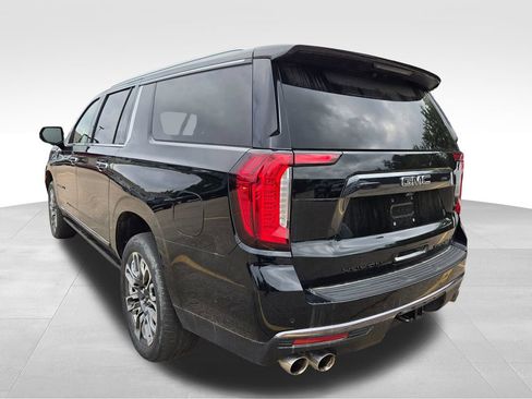 Used 2023 GMC Yukon XL Denali Ultimate AWD/4WD image 4