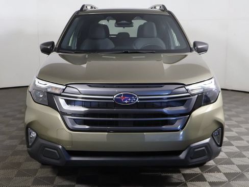 Used 2025 Subaru Forester Premium AWD/4WD image 10