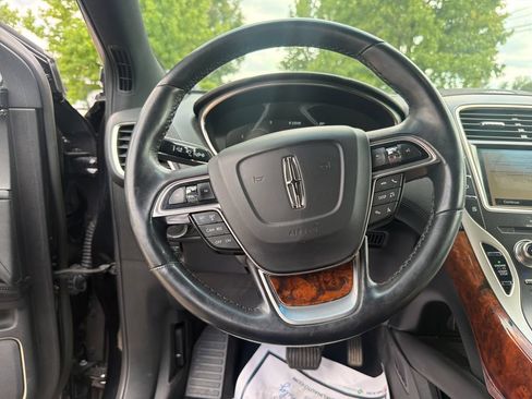 Used 2019 Lincoln Nautilus Select AWD/4WD image 17
