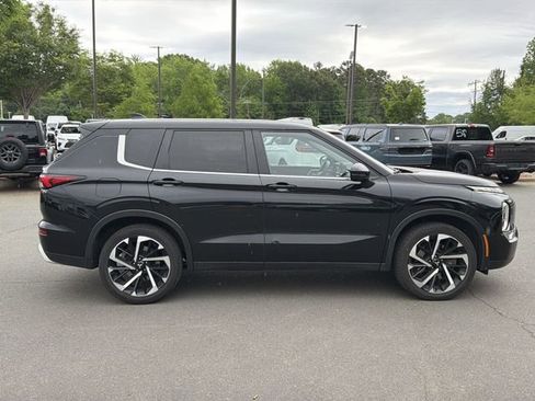 Used 2024 Mitsubishi Outlander AWD image 5