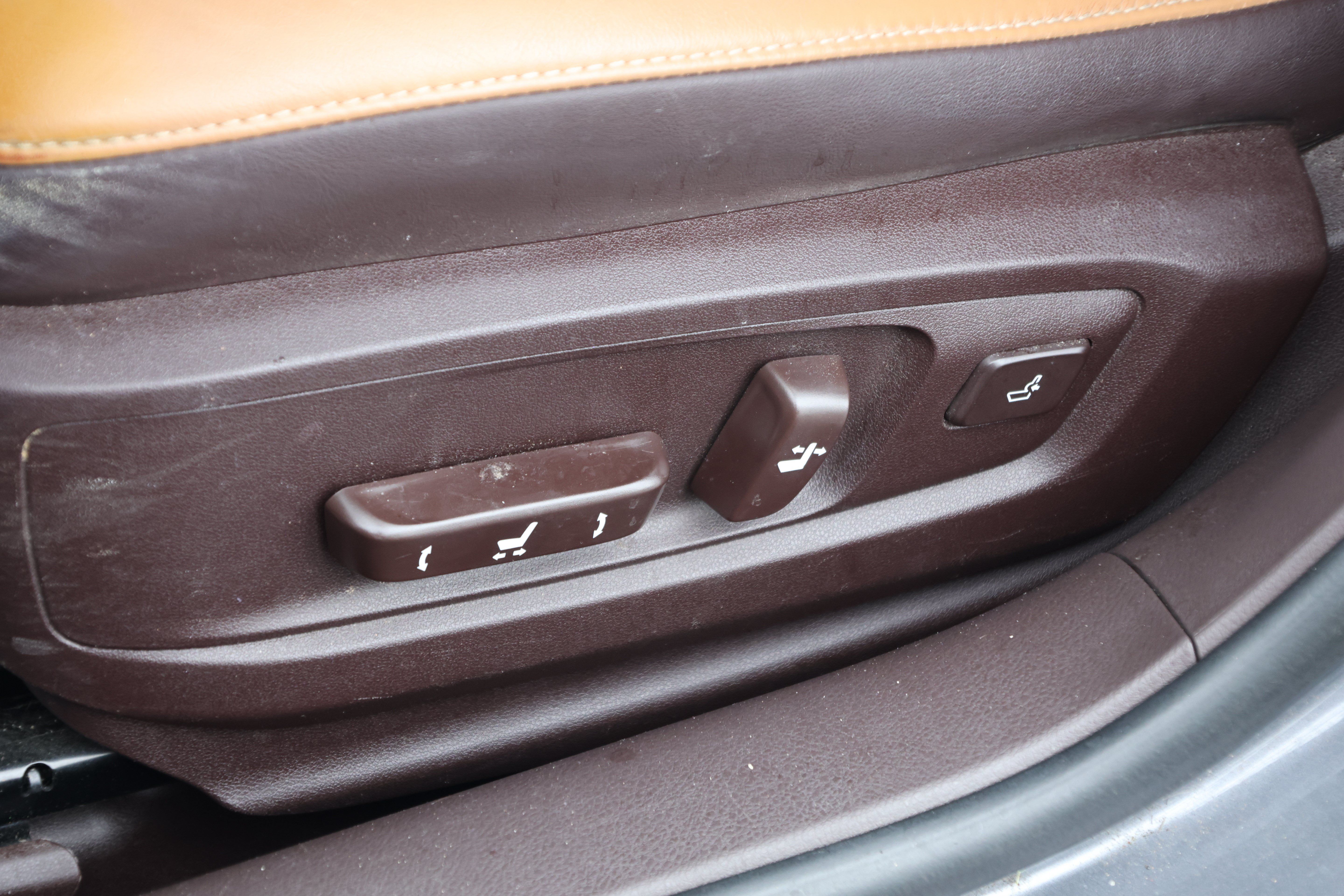 Used 2016 Lexus ES 300h w/ Luxury Package w/Wood Trim FWD image 34