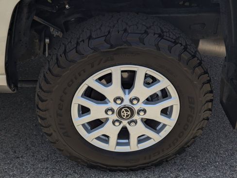 Used 2025 Toyota Tacoma SR5 AWD/4WD image 7