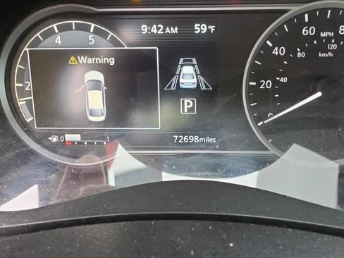 Used 2021 Nissan Versa SV FWD image 11