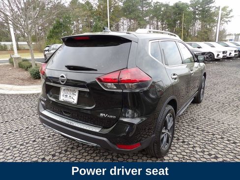 Used 2020 Nissan Rogue SV w/ Premium Package image 6