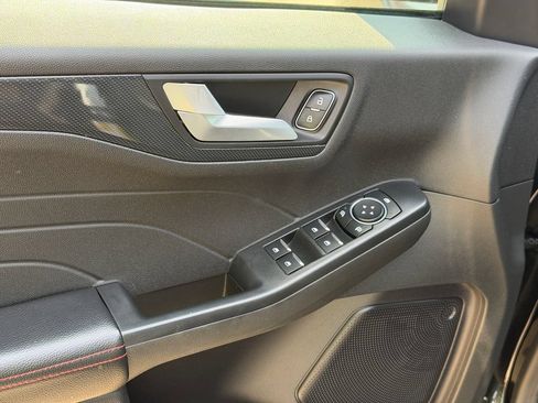 Used 2023 Ford Escape ST-Line Select AWD/4WD image 10