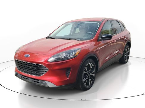 Used 2022 Ford Escape SE w/ SE Sport Appearance Package image 3