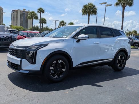 Certified 2026 Kia Sportage LX w/ LX Convenience Package FWD image 6