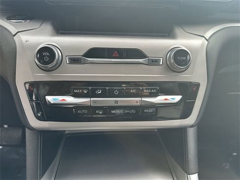 Used 2024 Ford Explorer XLT w/ Equipment Group 202A image 17