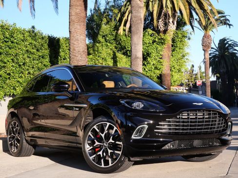 Used 2021 Aston Martin DBX image 1