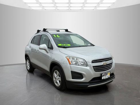 Used 2016 Chevrolet Trax LT image 2