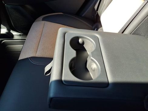 Used 2026 Chevrolet Equinox ACTIV w/ Convenience Package III image 8