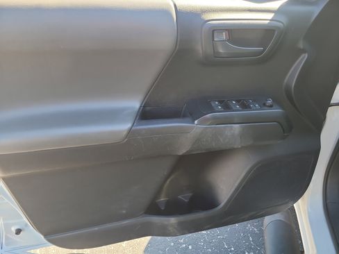 Used 2021 Toyota Tacoma SR w/ SR Convenience Package image 16
