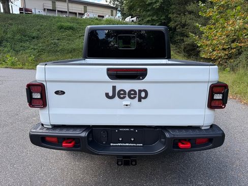 New 2025 Jeep Gladiator Rubicon image 8