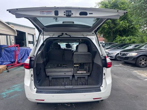Used 2015 Toyota Sienna XLE w/ XLE Navigation Package FWD image 32