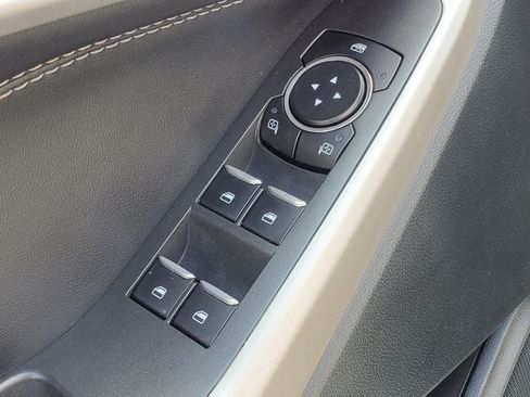 Used 2022 Ford Explorer XLT w/ Equipment Group 202A AWD/4WD image 8