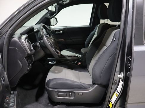 Used 2022 Toyota Tacoma TRD Off-Road w/ Technology Package image 10