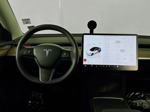 Used 2023 Tesla Model 3 Standard Range image 13