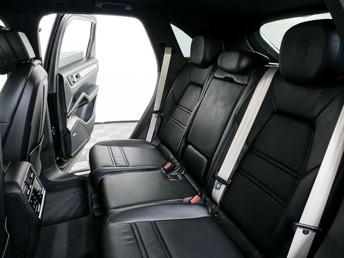 Used 2022 Porsche Cayenne image 23