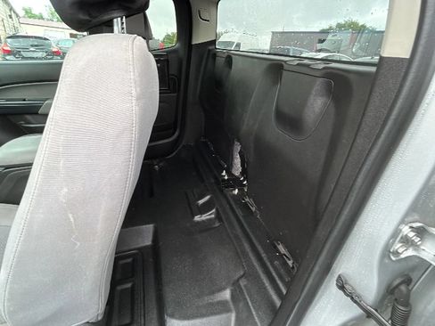 Used 2018 Chevrolet Colorado W/T RWD image 29