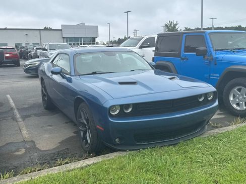 Used 2022 Dodge Challenger SXT w/ Plus Package RWD image 2
