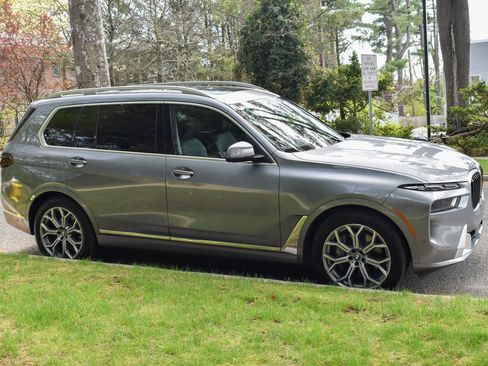 Used 2025 BMW X7 xDrive40i AWD/4WD image 12