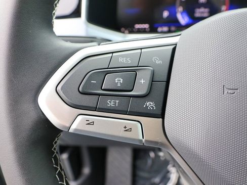 New 2025 Volkswagen Taos SE image 25