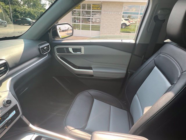 Used 2023 Ford Explorer XLT w/ Equipment Group 202A AWD/4WD image 19